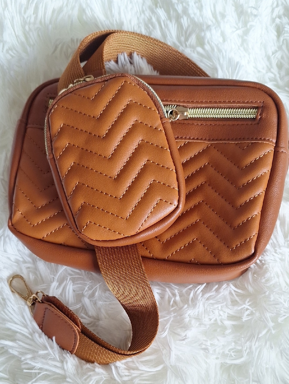 NWOT Camel/Caramel Quilted Crossbody Bag with Gold Hardware and Strap Wallet